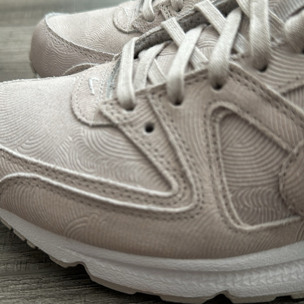 Nike Air Max Command Premium View 4